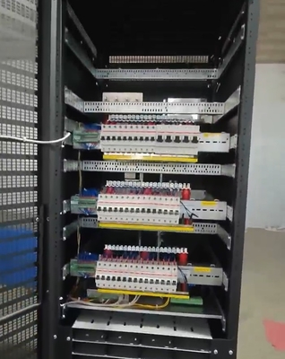 سیستم بزرگ سفارشی 48 ولت 1000 آمپر کارخانه بزرگ FP2 49 ولت 48 کیلووات 2 فاز 240 ولت متناوب 2L+N+PE